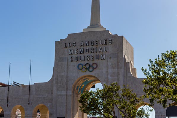 LA City Council Approves Tourism Workers’ Minimum Wage Increase